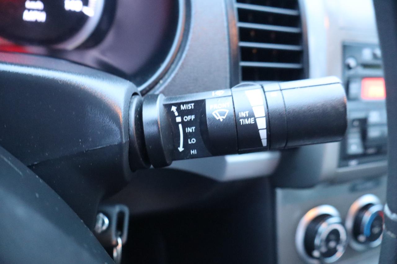Nissan Sentra 4dr Sdn I4 CVT 2.0 S 2012