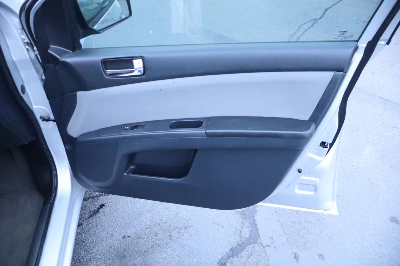 Nissan Sentra 4dr Sdn I4 CVT 2.0 S 2012