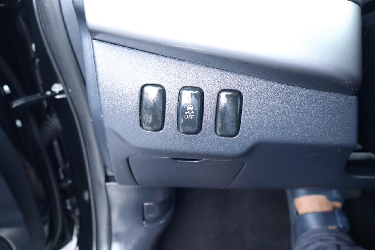 Mitsubishi Lancer 4dr Sdn Man ES FWD 2011