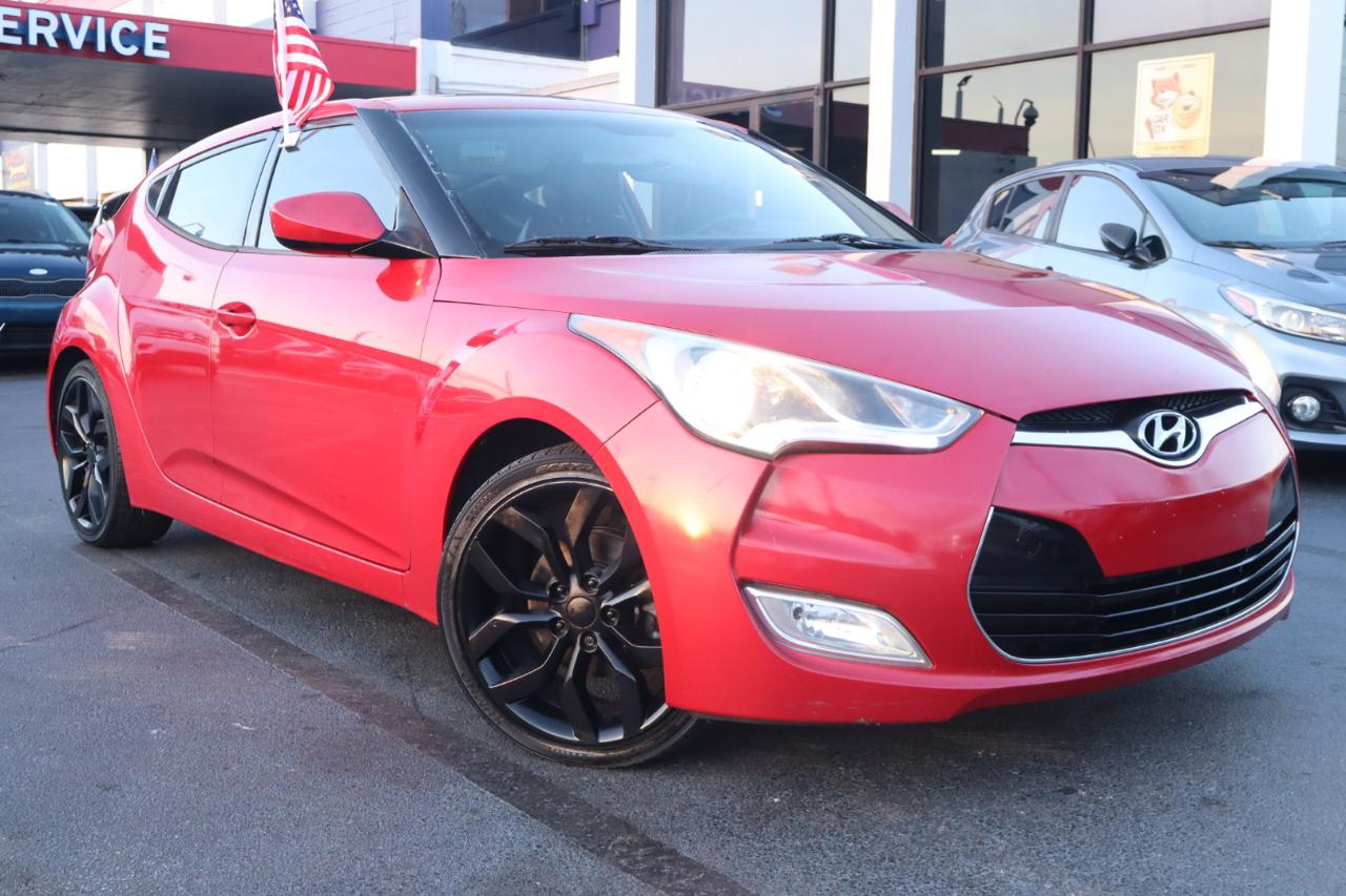 Hyundai Veloster 3dr Cpe Man w/Red Int 2012