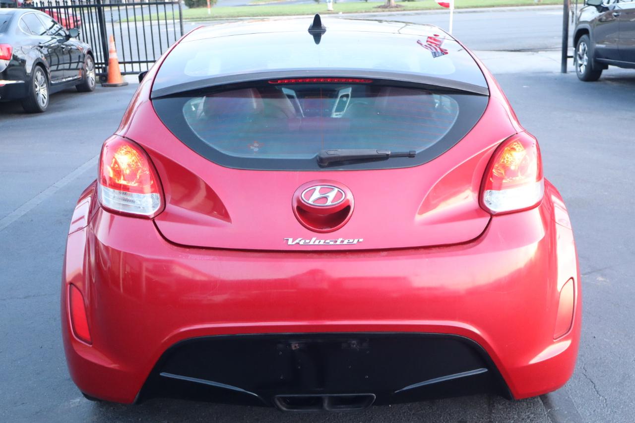 Hyundai Veloster 3dr Cpe Man w/Red Int 2012