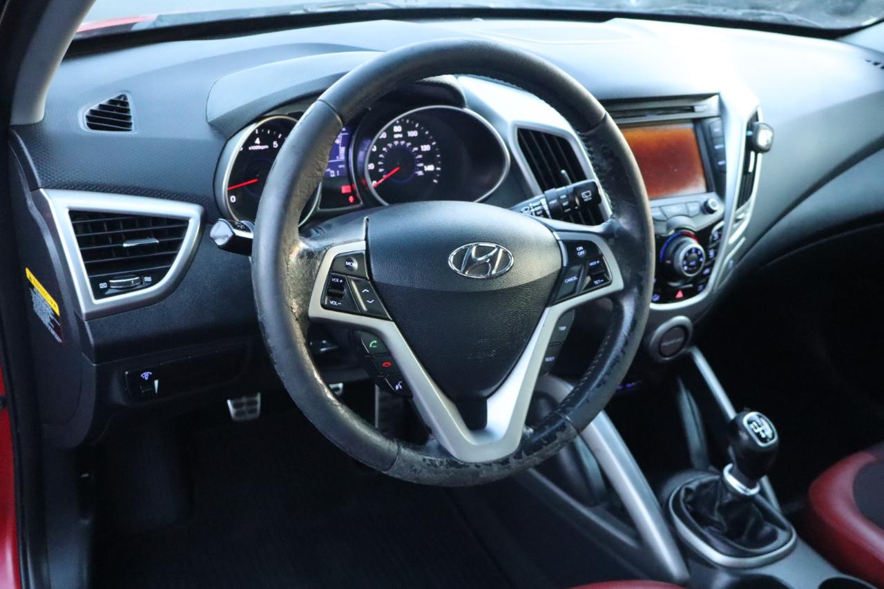 Hyundai Veloster 3dr Cpe Man w/Red Int 2012