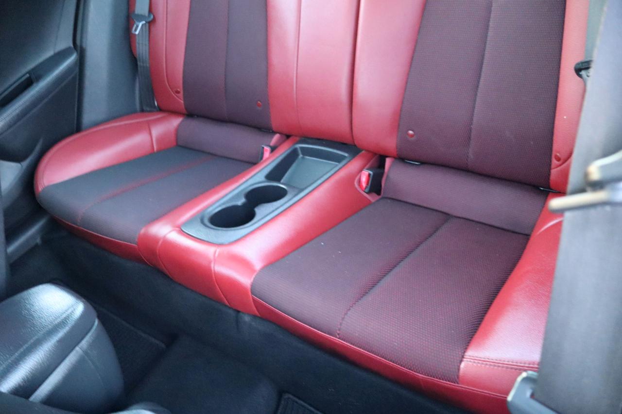 Hyundai Veloster 3dr Cpe Man w/Red Int 2012
