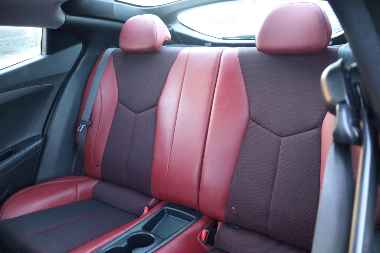 Hyundai Veloster 3dr Cpe Man w/Red Int 2012