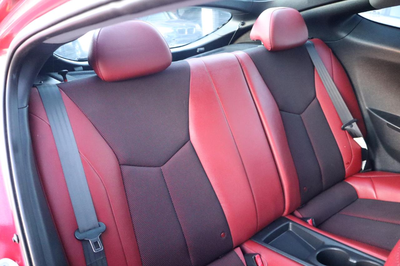 Hyundai Veloster 3dr Cpe Man w/Red Int 2012