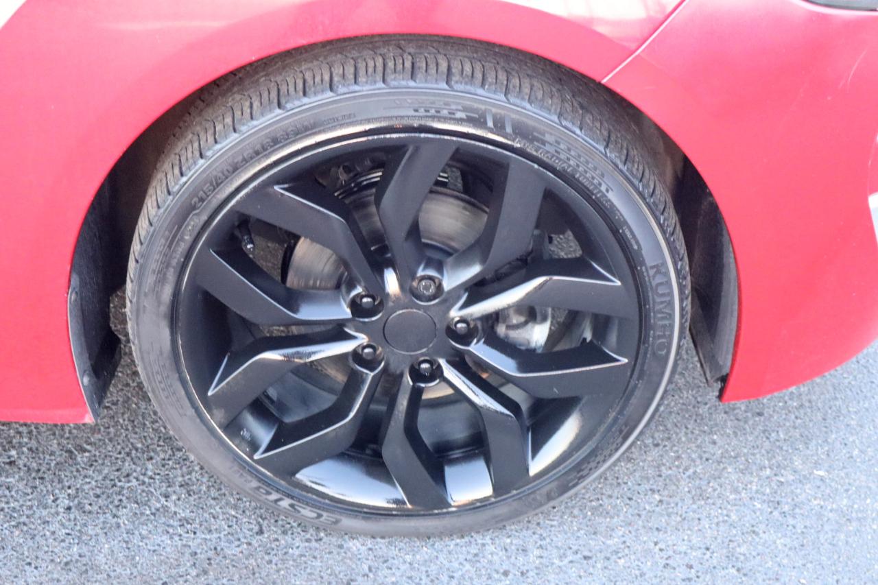 Hyundai Veloster 3dr Cpe Man w/Red Int 2012