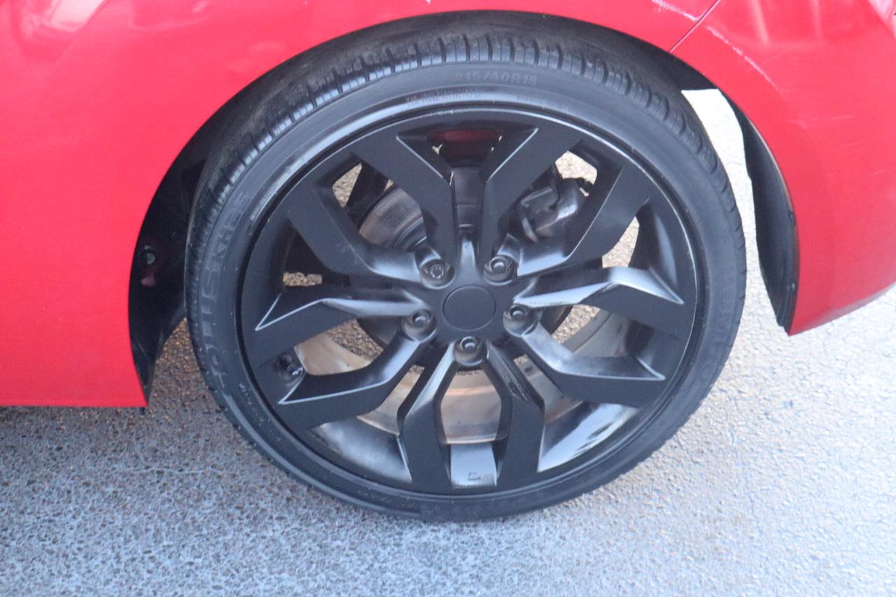 Hyundai Veloster 3dr Cpe Man w/Red Int 2012