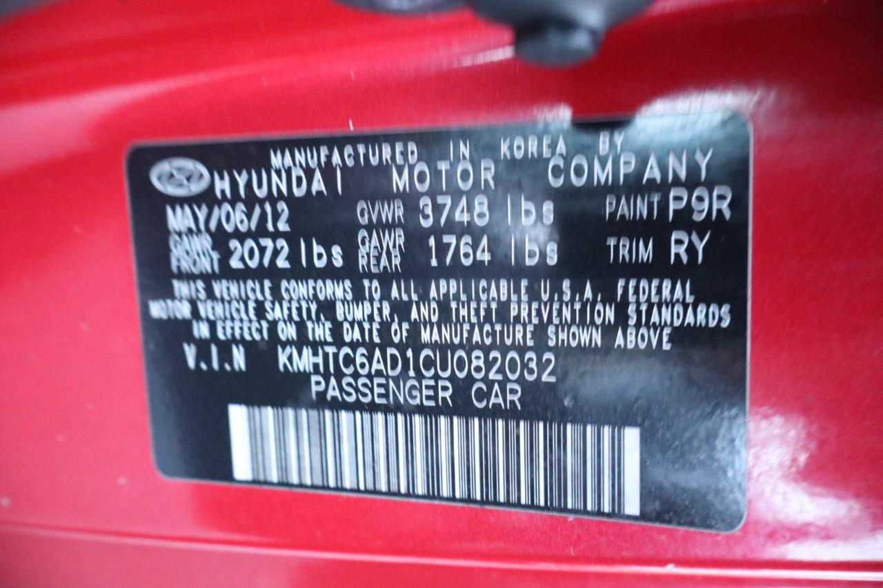 Hyundai Veloster 3dr Cpe Man w/Red Int 2012