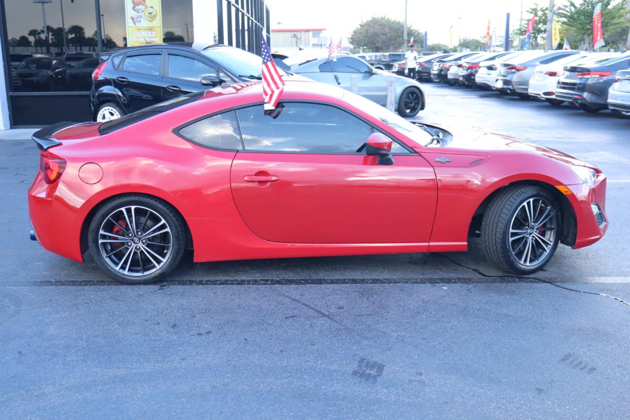 Scion FR-S 2dr Cpe Man (Natl) 2013