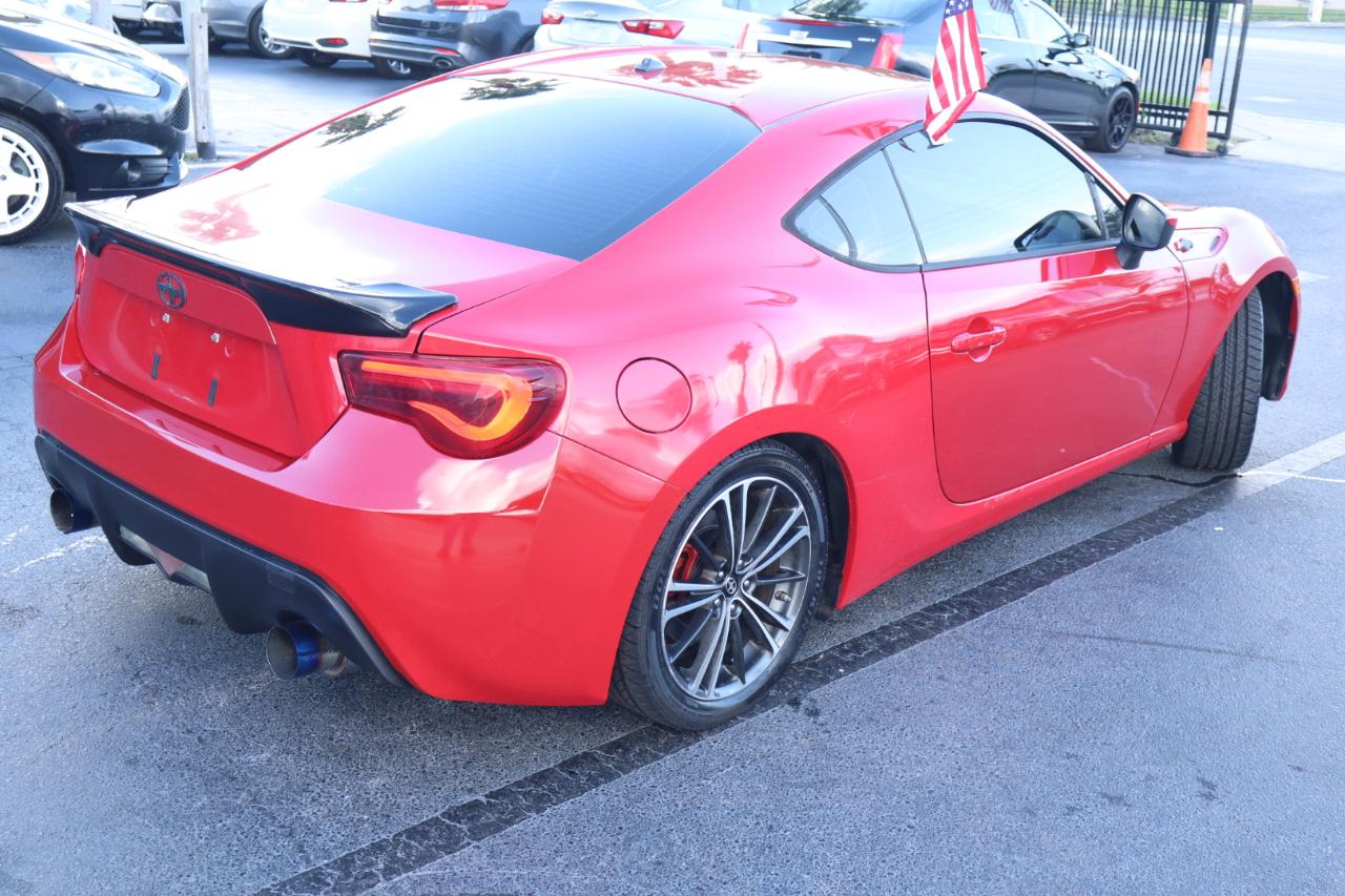 Scion FR-S 2dr Cpe Man (Natl) 2013