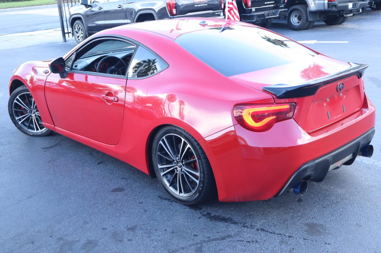 Scion FR-S 2dr Cpe Man (Natl) 2013