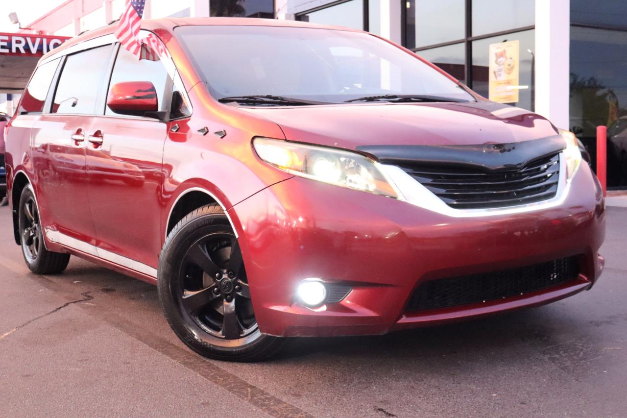 Toyota Sienna 5dr 7-Pass Van V6 XLE AAS FWD (Natl) 2011