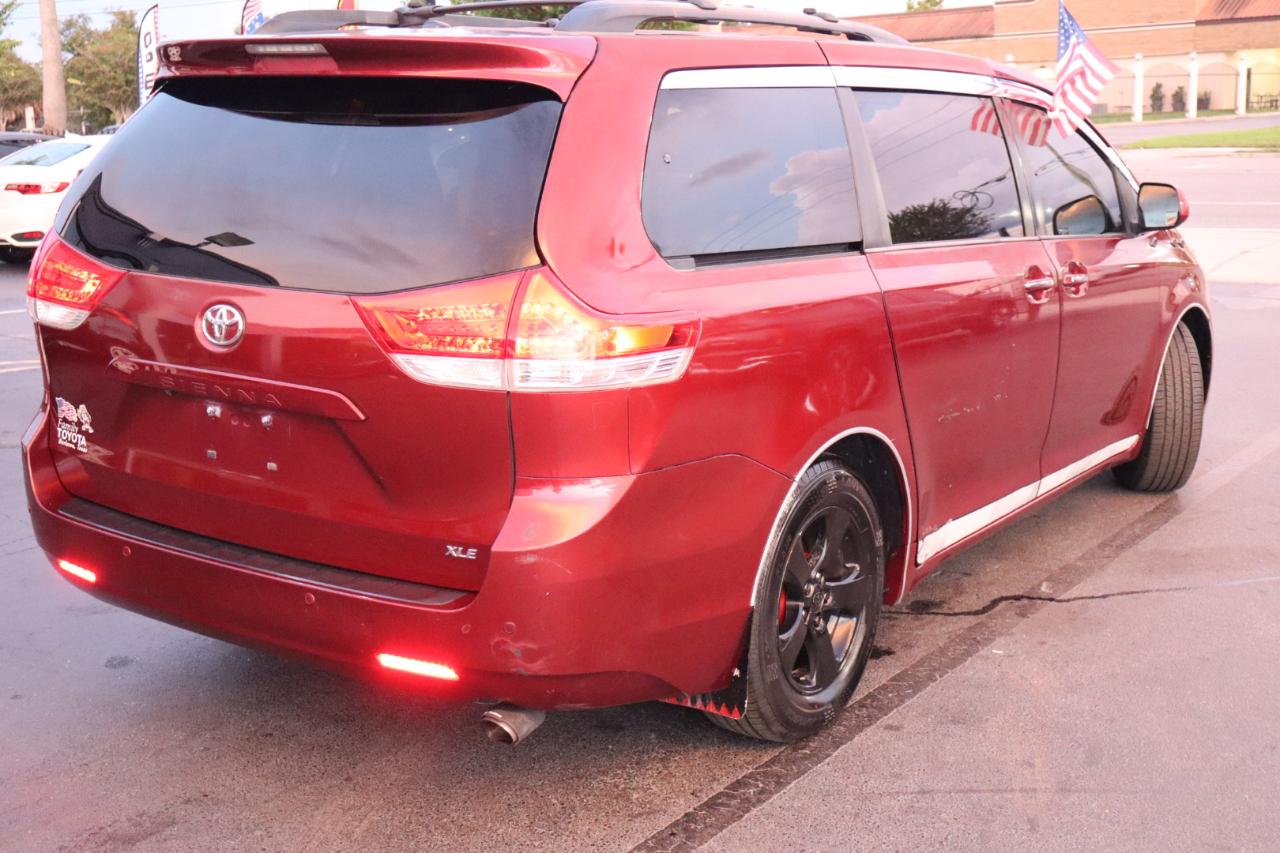 Toyota Sienna 5dr 7-Pass Van V6 XLE AAS FWD (Natl) 2011