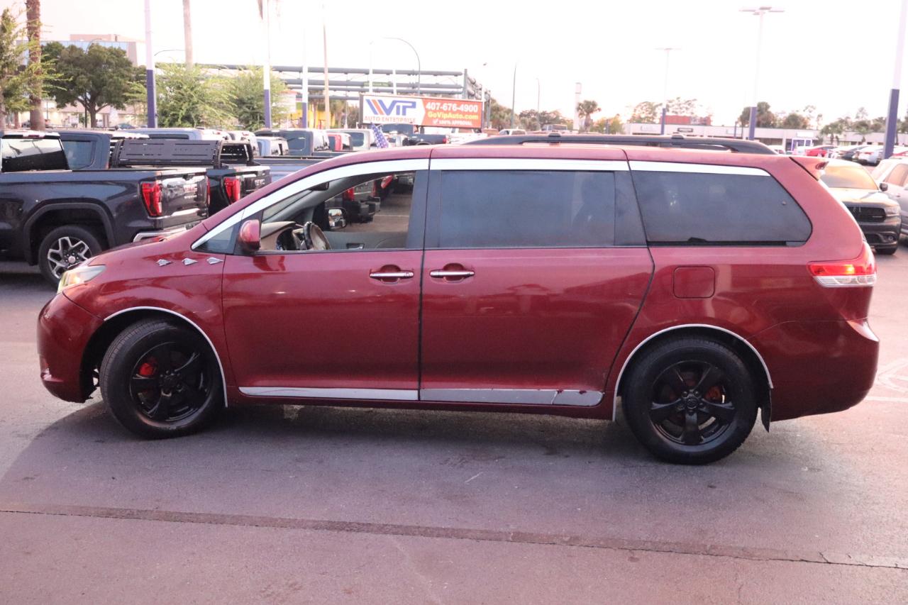 Toyota Sienna 5dr 7-Pass Van V6 XLE AAS FWD (Natl) 2011