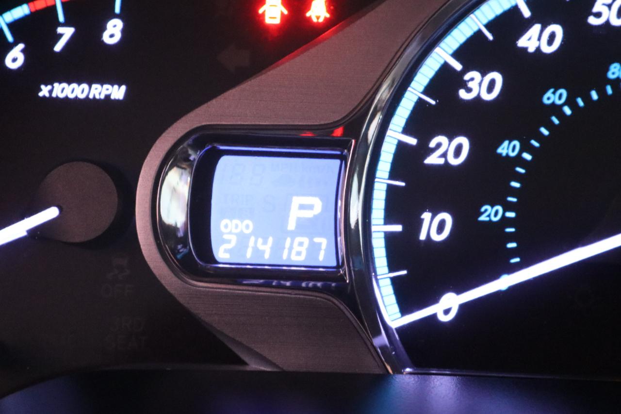 Toyota Sienna 5dr 7-Pass Van V6 XLE AAS FWD (Natl) 2011