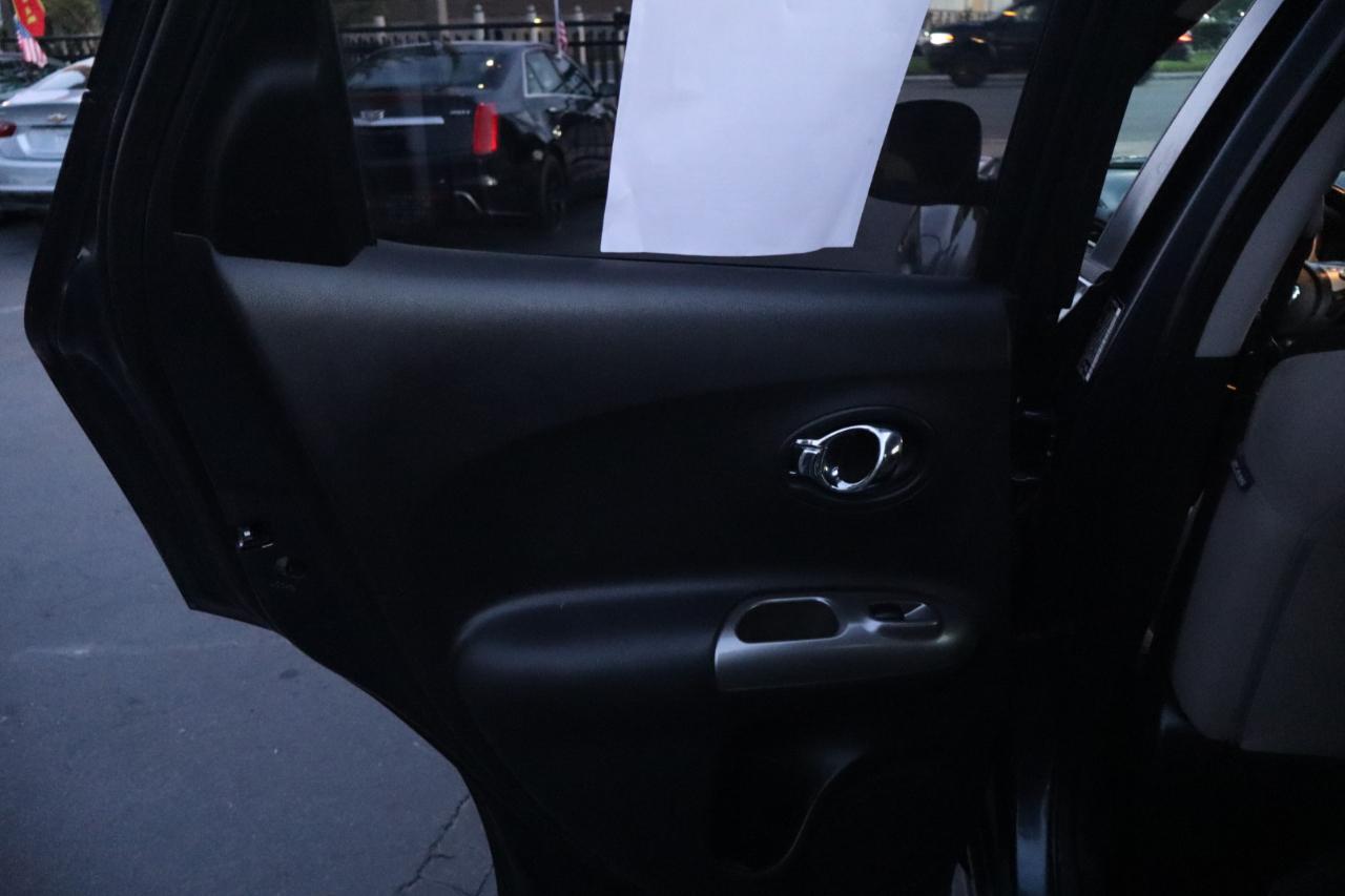 Nissan Juke 5dr Wgn CVT SV AWD 2014