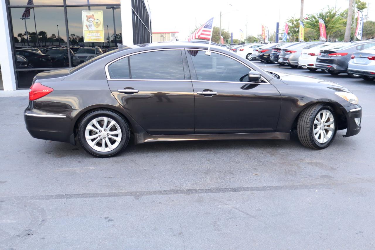 Hyundai Genesis 4dr Sdn V6 3.8L 2013