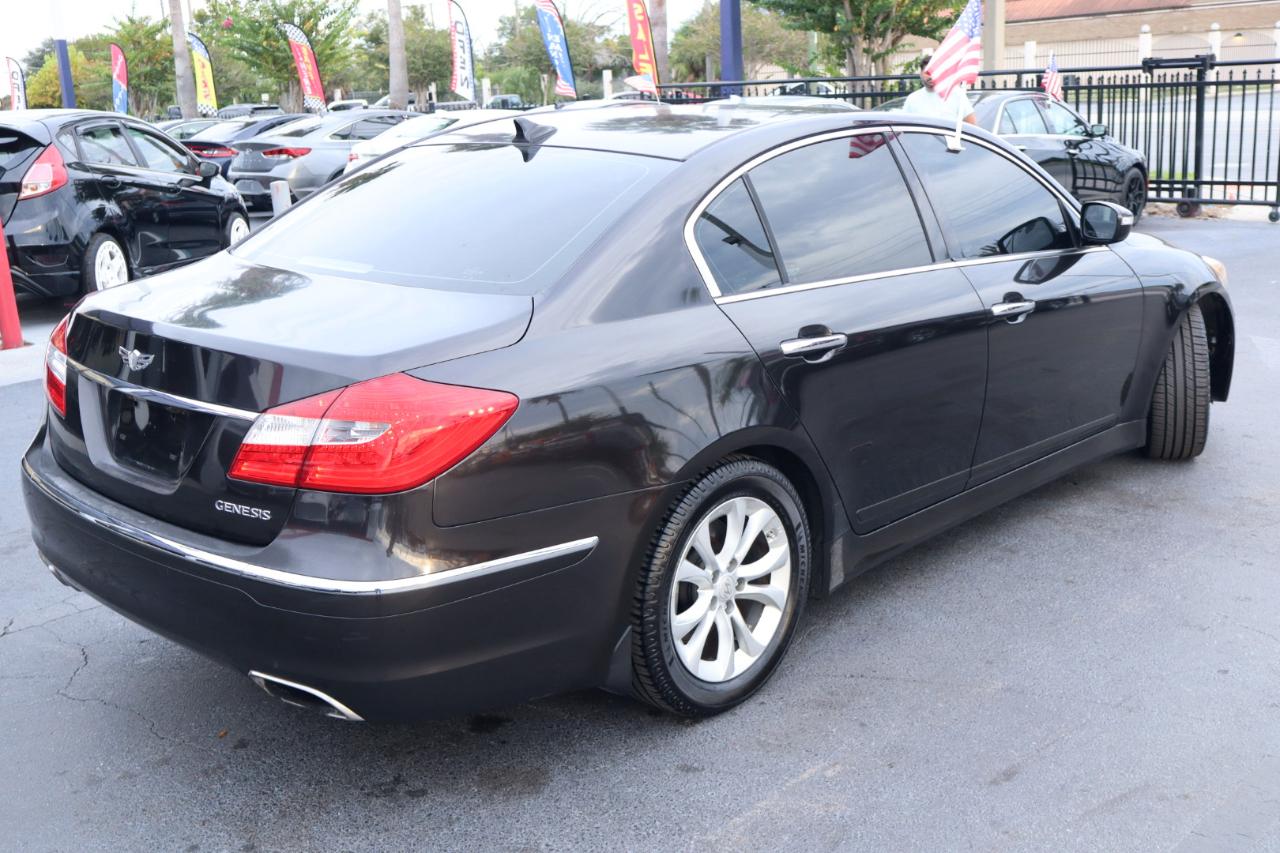 Hyundai Genesis 4dr Sdn V6 3.8L 2013