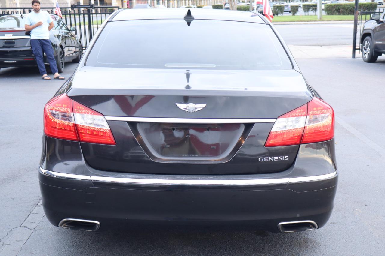Hyundai Genesis 4dr Sdn V6 3.8L 2013