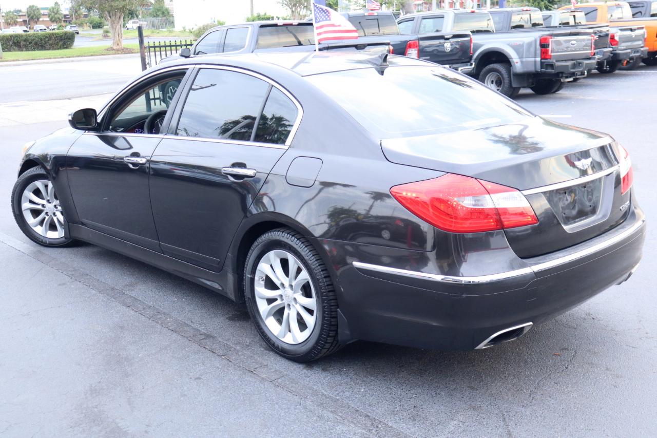 Hyundai Genesis 4dr Sdn V6 3.8L 2013