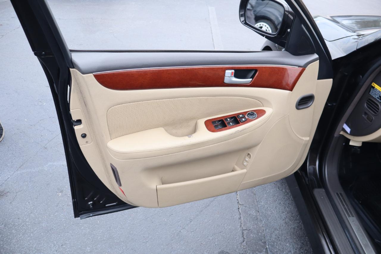 Hyundai Genesis 4dr Sdn V6 3.8L 2013
