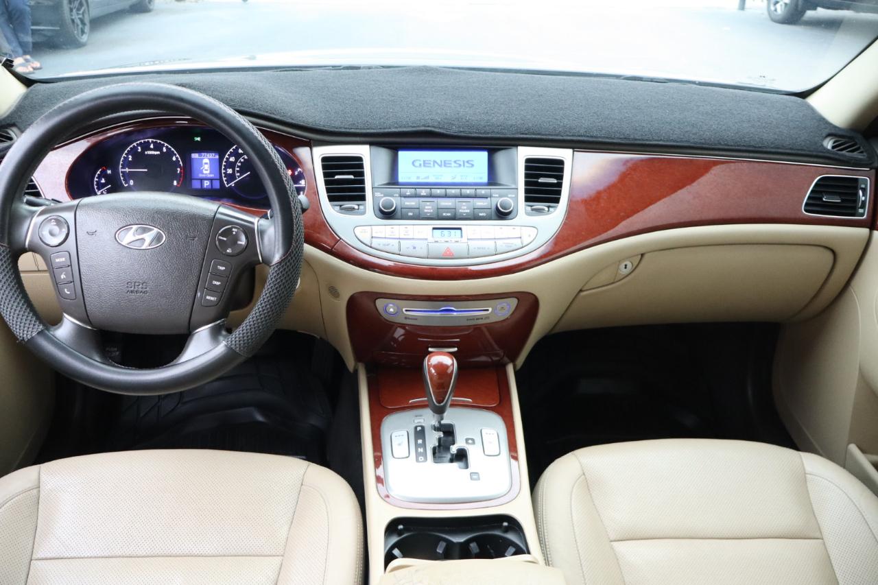 Hyundai Genesis 4dr Sdn V6 3.8L 2013