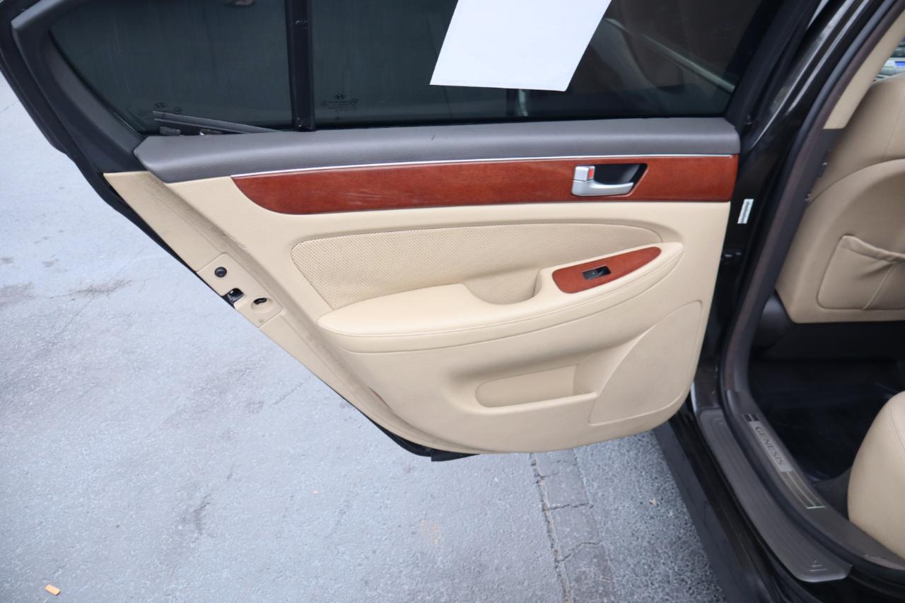 Hyundai Genesis 4dr Sdn V6 3.8L 2013