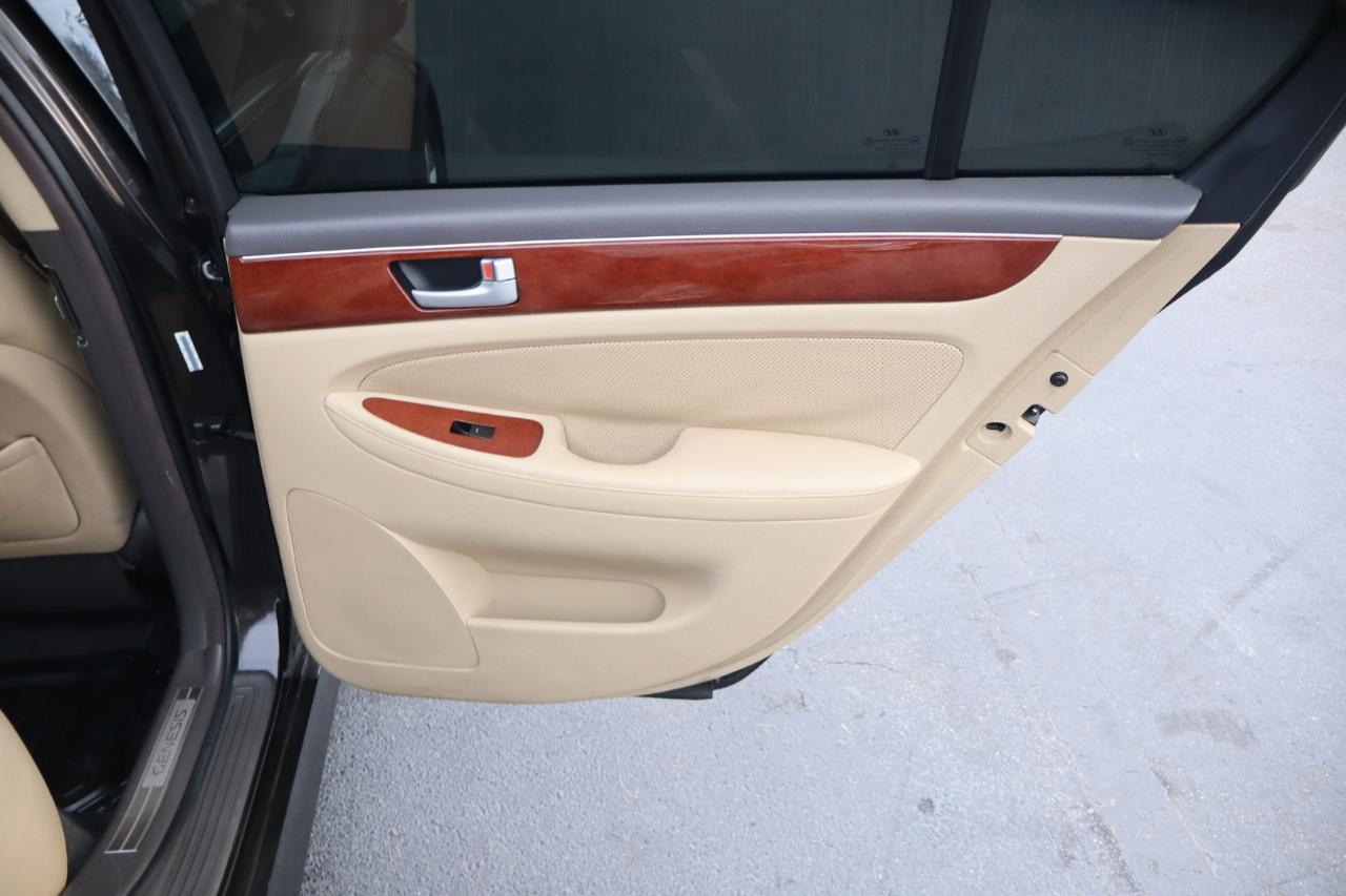 Hyundai Genesis 4dr Sdn V6 3.8L 2013