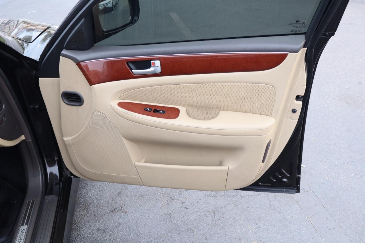 Hyundai Genesis 4dr Sdn V6 3.8L 2013