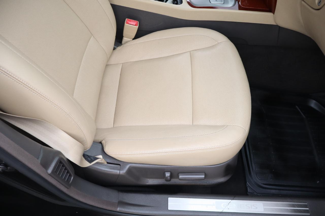 Hyundai Genesis 4dr Sdn V6 3.8L 2013