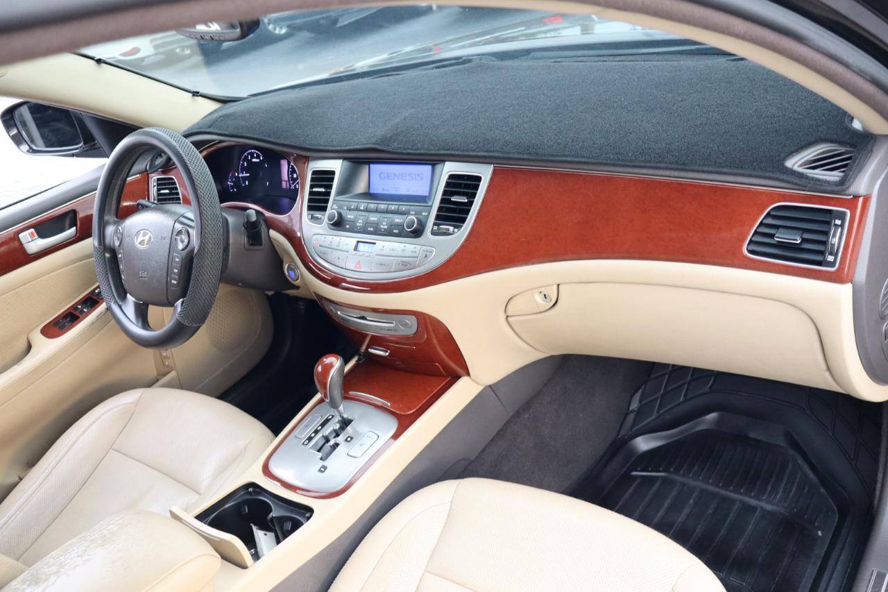 Hyundai Genesis 4dr Sdn V6 3.8L 2013