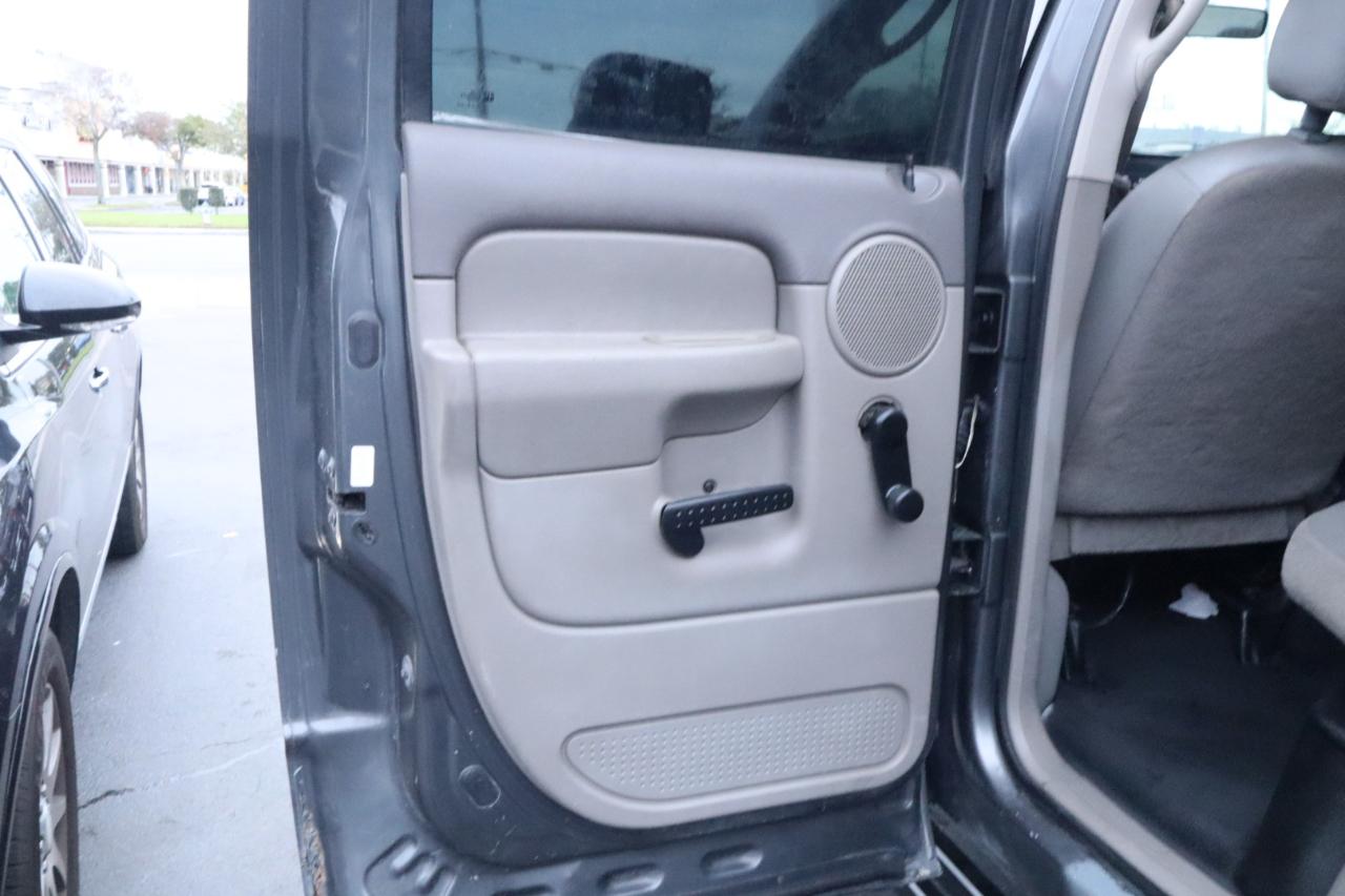 Dodge Ram 2500 4dr Quad Cab 140.5" WB 4WD ST 2004