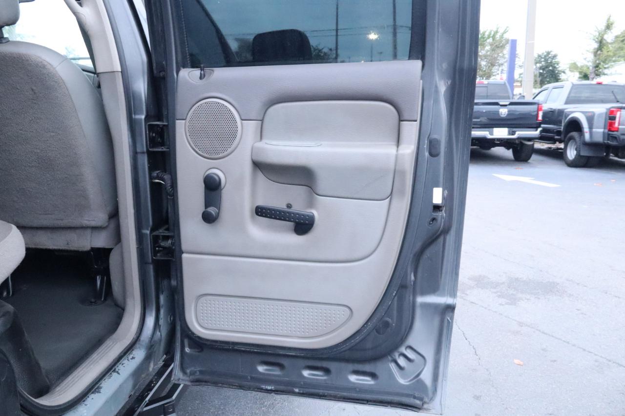 Dodge Ram 2500 4dr Quad Cab 140.5" WB 4WD ST 2004