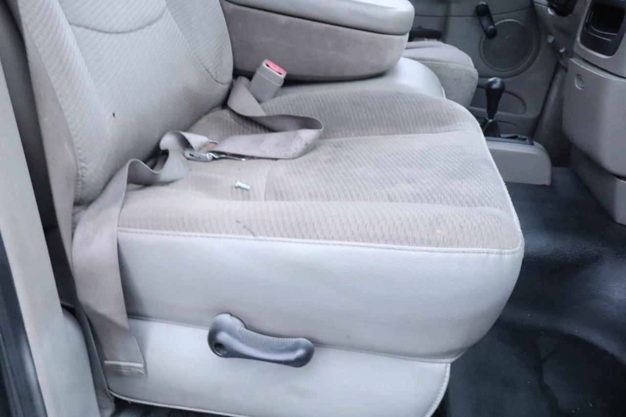 Dodge Ram 2500 4dr Quad Cab 140.5" WB 4WD ST 2004