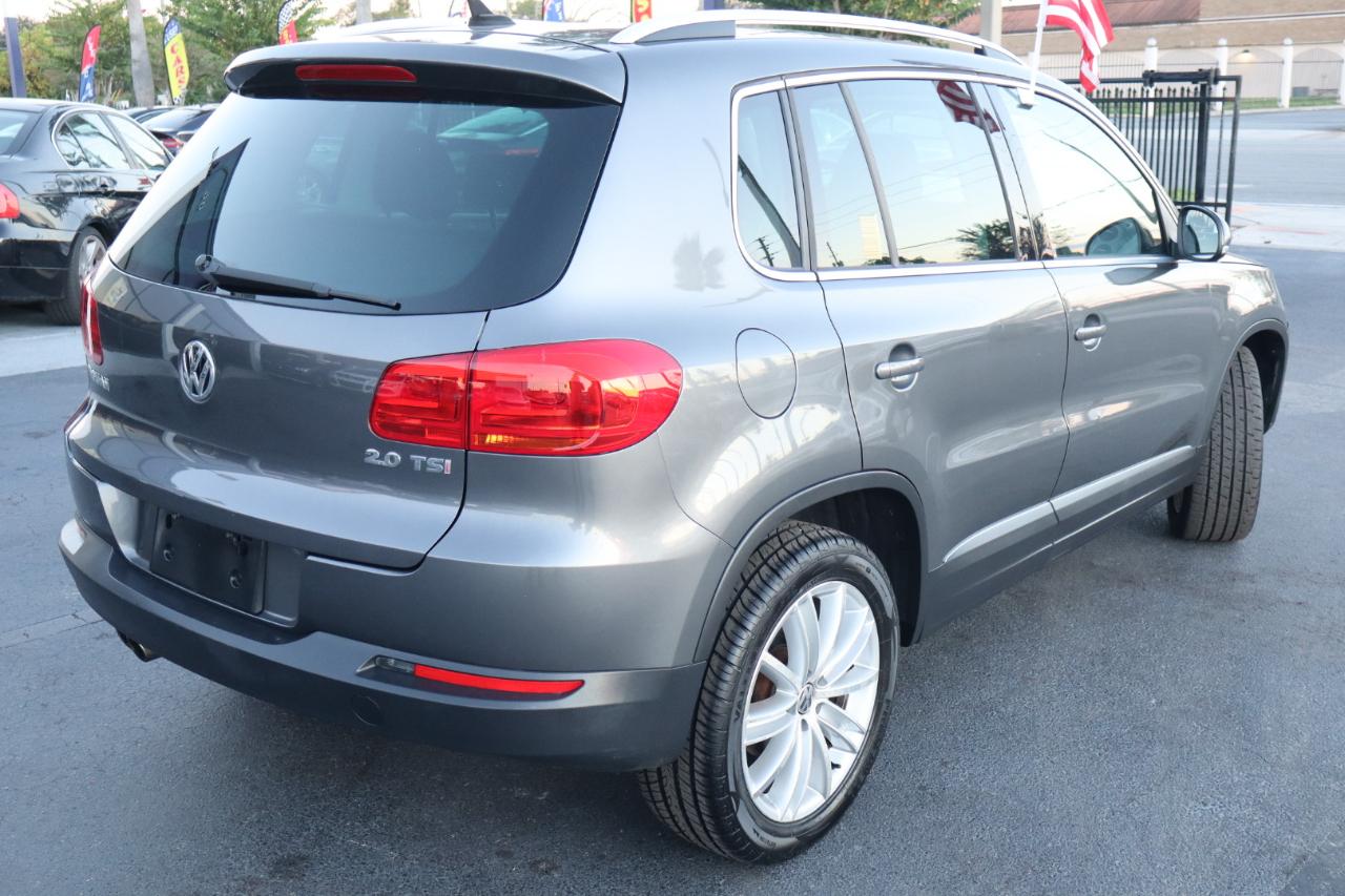 Volkswagen Tiguan 2WD 4dr Auto SE w/Sunroof & Nav 2013