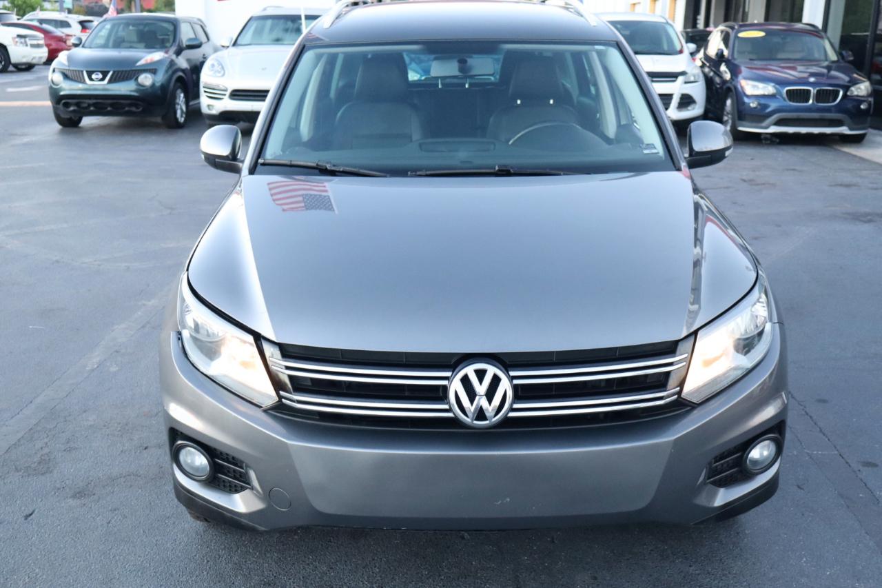 Volkswagen Tiguan 2WD 4dr Auto SE w/Sunroof & Nav 2013