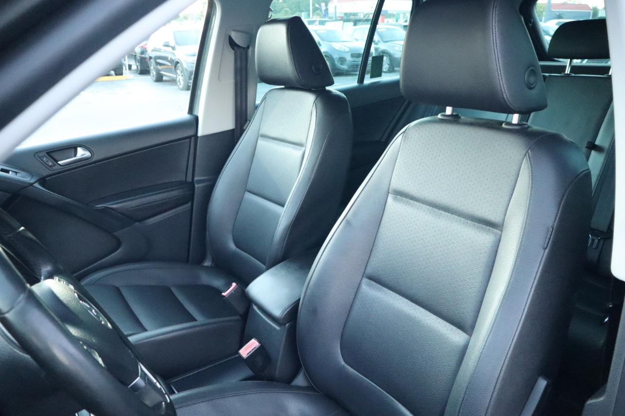 Volkswagen Tiguan 2WD 4dr Auto SE w/Sunroof & Nav 2013