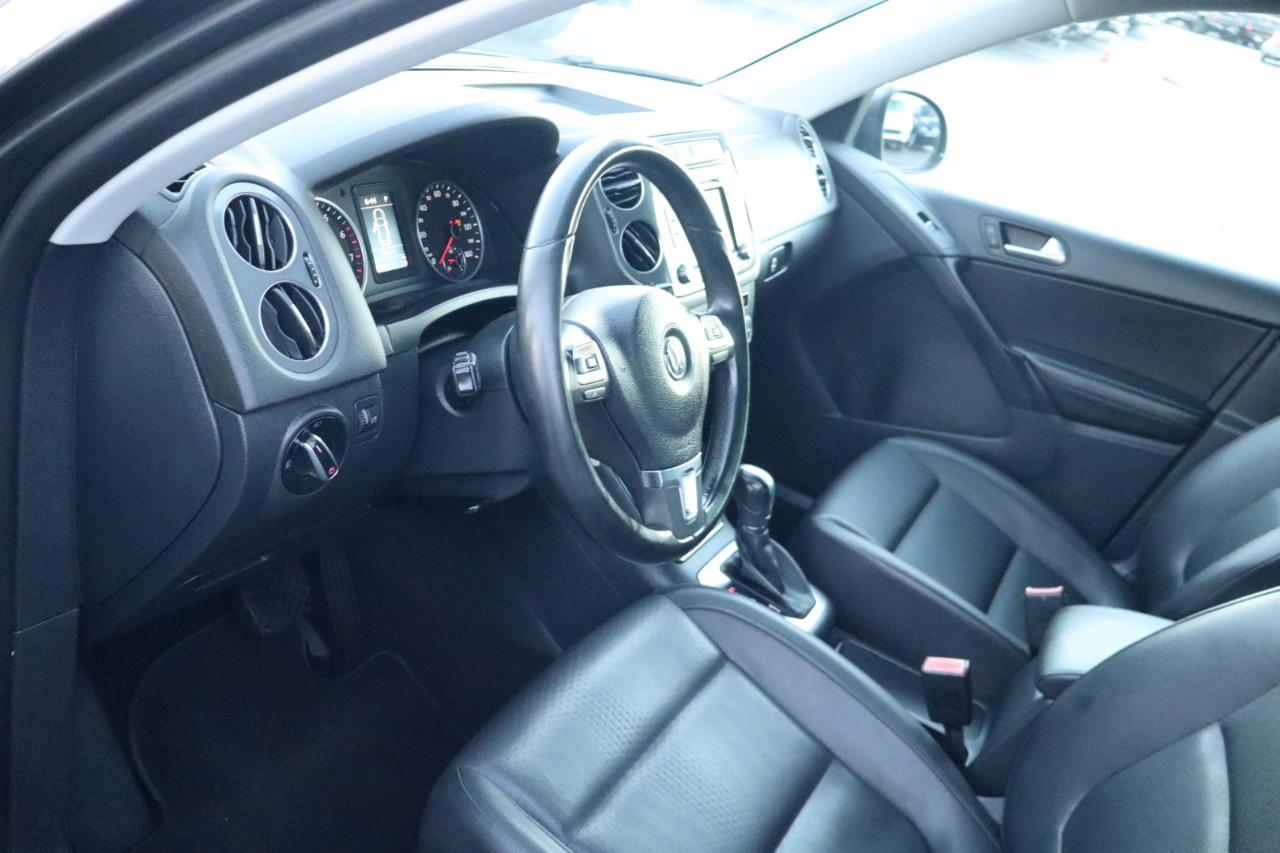 Volkswagen Tiguan 2WD 4dr Auto SE w/Sunroof & Nav 2013