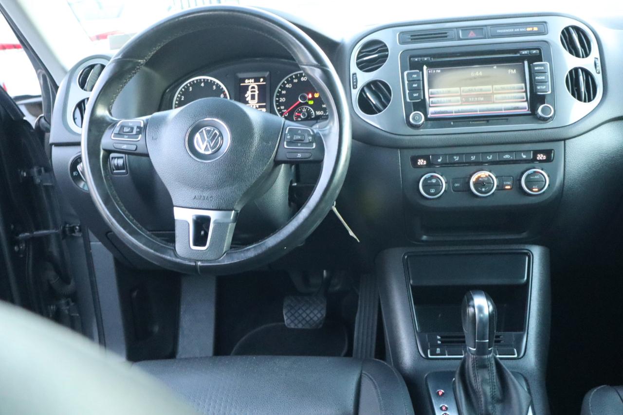 Volkswagen Tiguan 2WD 4dr Auto SE w/Sunroof & Nav 2013