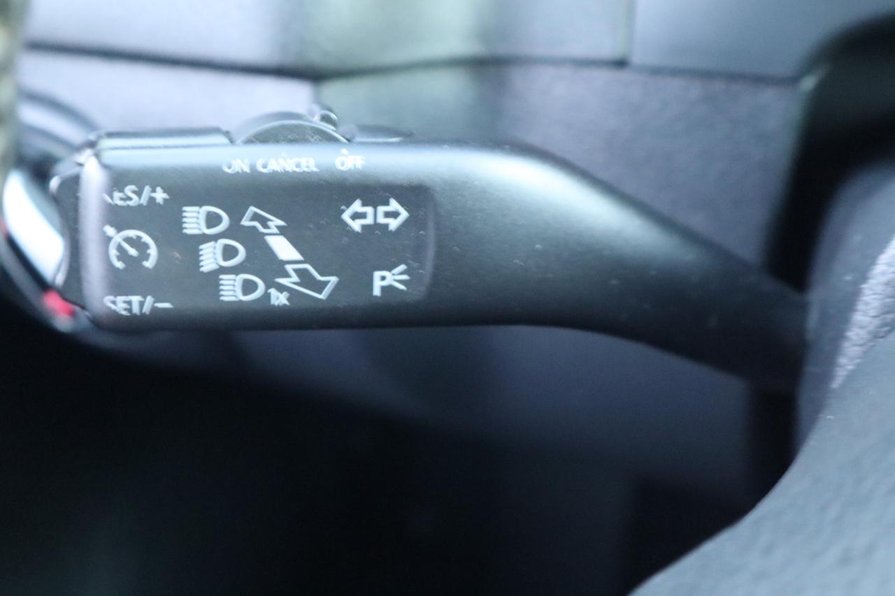 Volkswagen Tiguan 2WD 4dr Auto SE w/Sunroof & Nav 2013