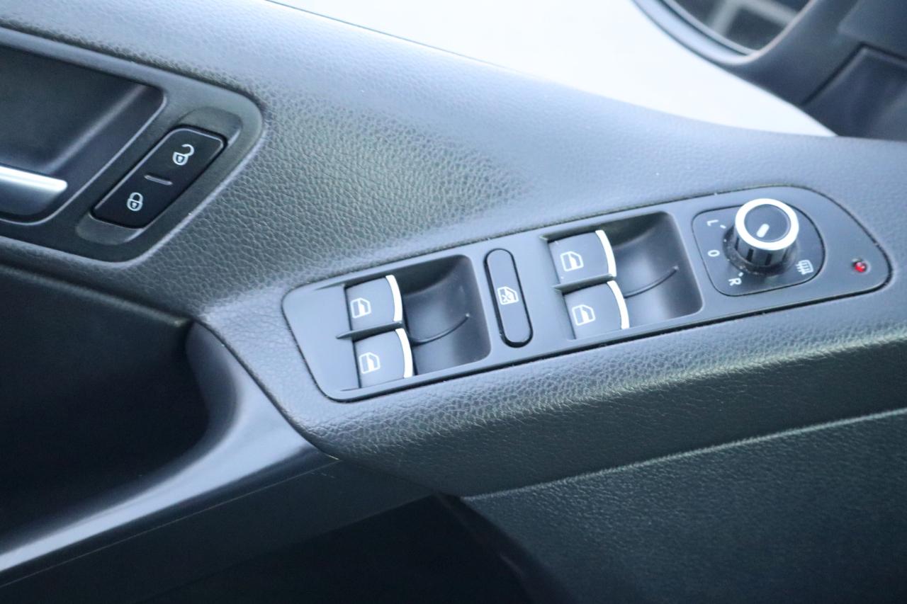 Volkswagen Tiguan 2WD 4dr Auto SE w/Sunroof & Nav 2013