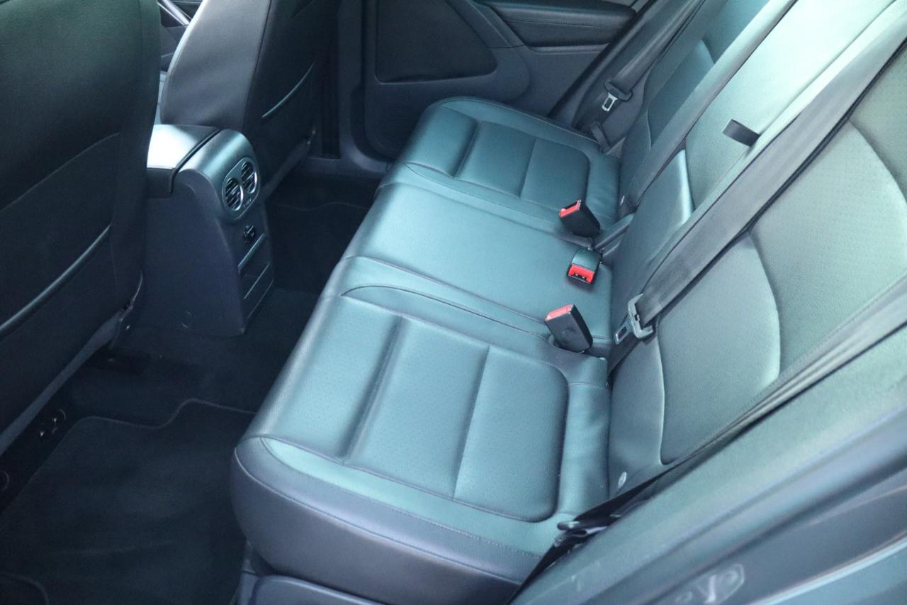 Volkswagen Tiguan 2WD 4dr Auto SE w/Sunroof & Nav 2013