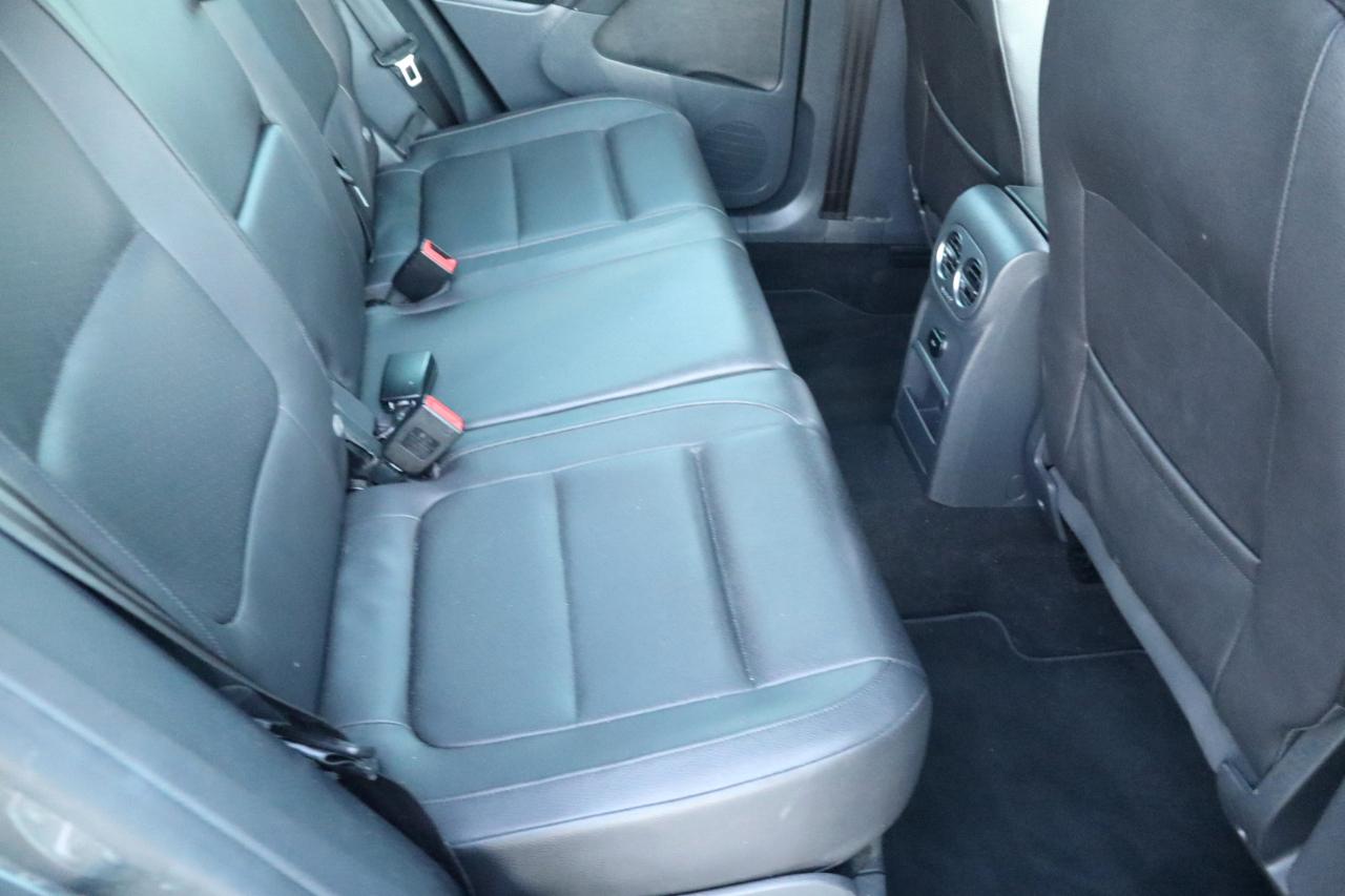 Volkswagen Tiguan 2WD 4dr Auto SE w/Sunroof & Nav 2013