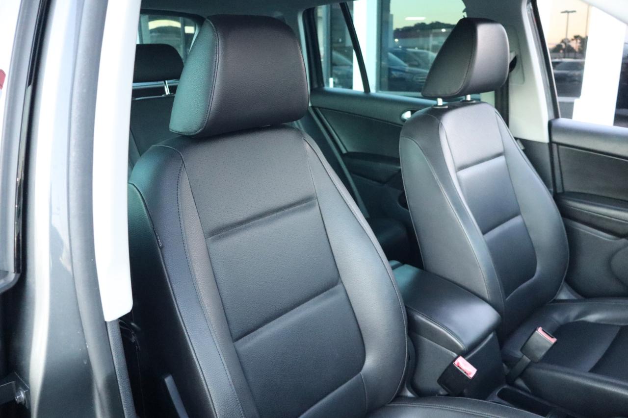 Volkswagen Tiguan 2WD 4dr Auto SE w/Sunroof & Nav 2013