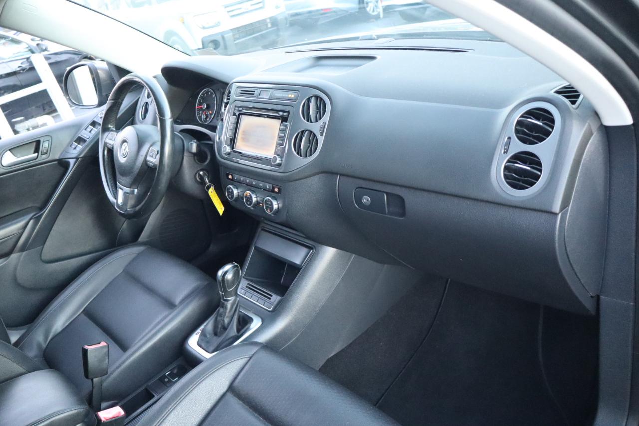 Volkswagen Tiguan 2WD 4dr Auto SE w/Sunroof & Nav 2013
