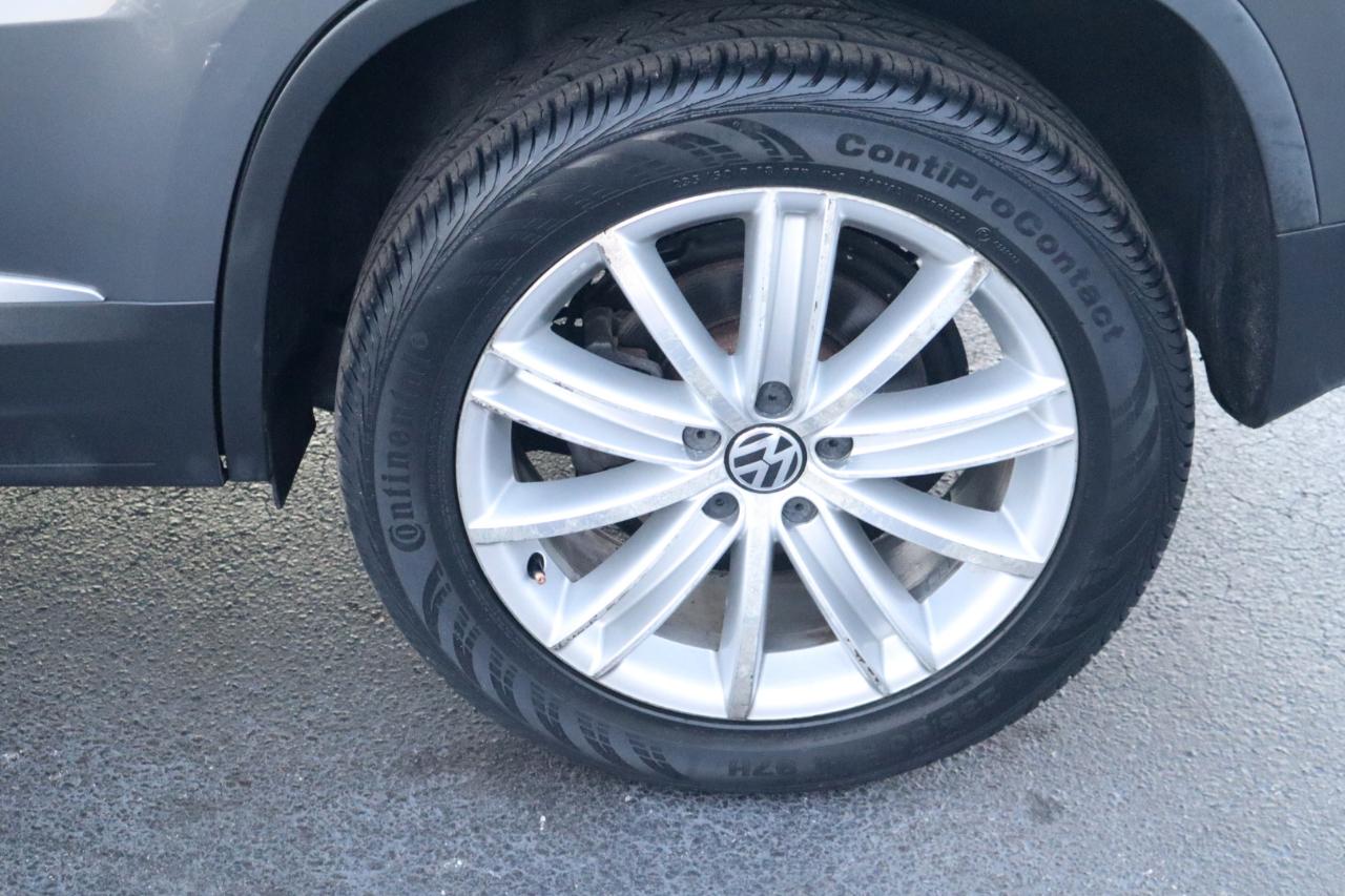 Volkswagen Tiguan 2WD 4dr Auto SE w/Sunroof & Nav 2013