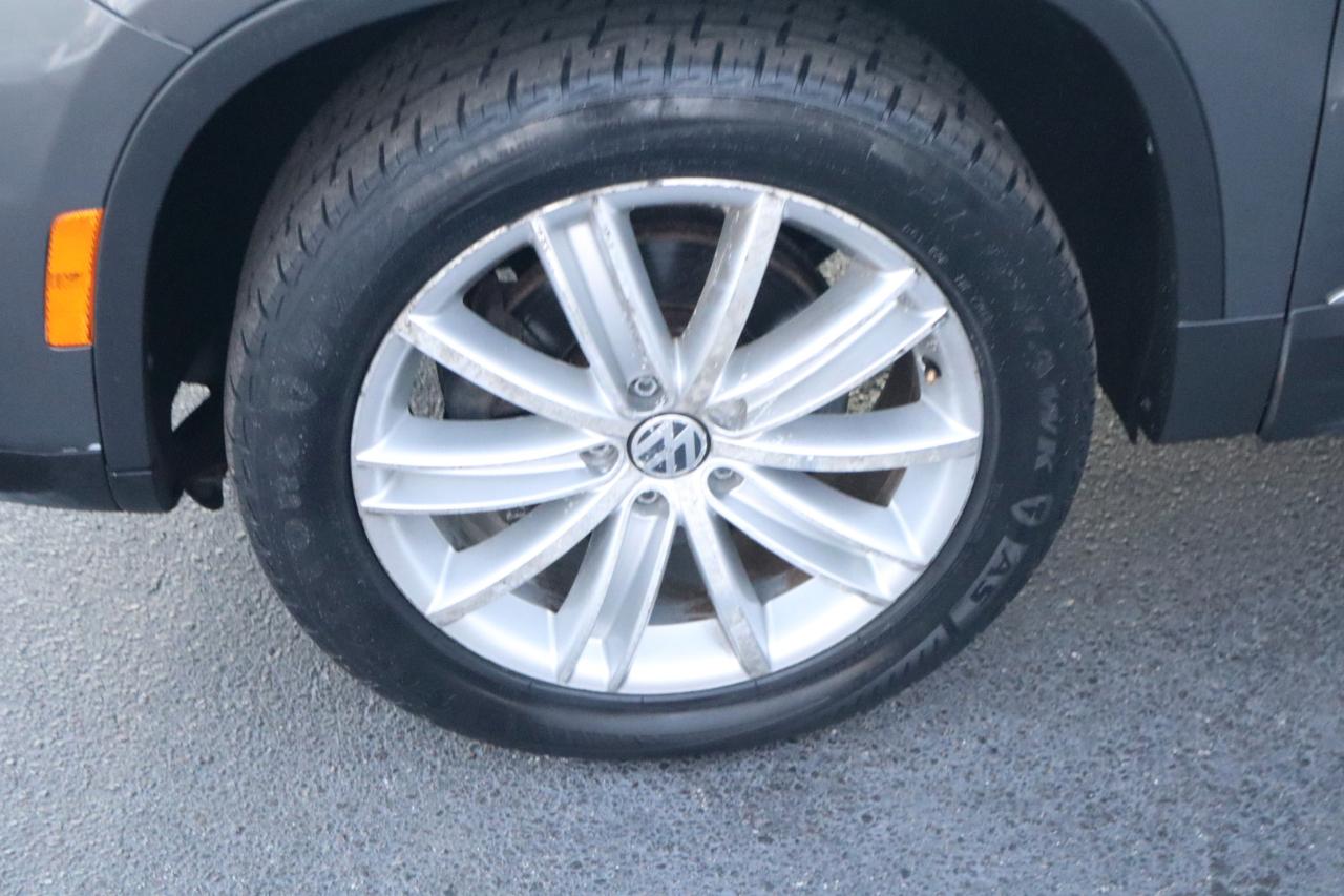 Volkswagen Tiguan 2WD 4dr Auto SE w/Sunroof & Nav 2013
