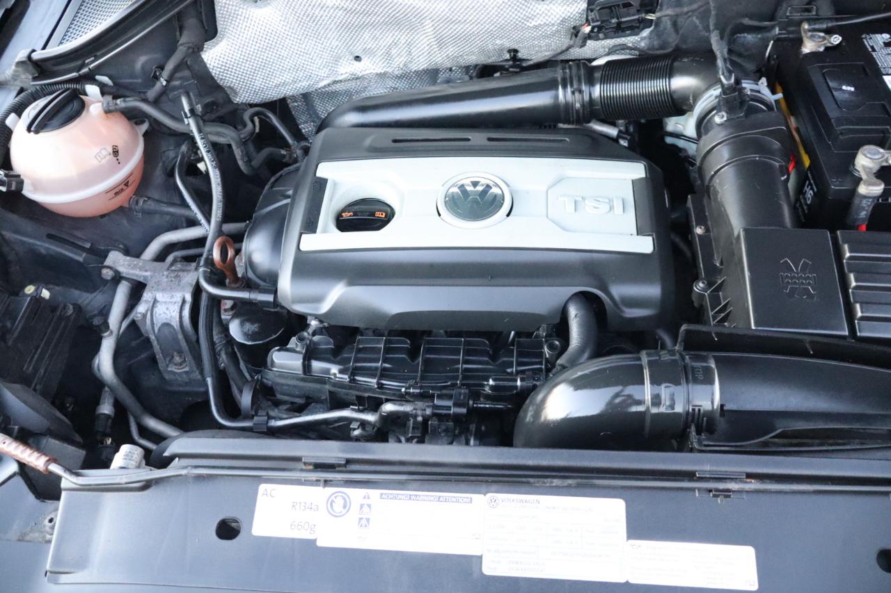 Volkswagen Tiguan 2WD 4dr Auto SE w/Sunroof & Nav 2013