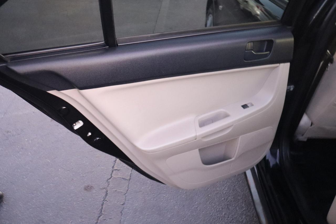 Mitsubishi Lancer 4dr Sdn Man ES FWD 2014