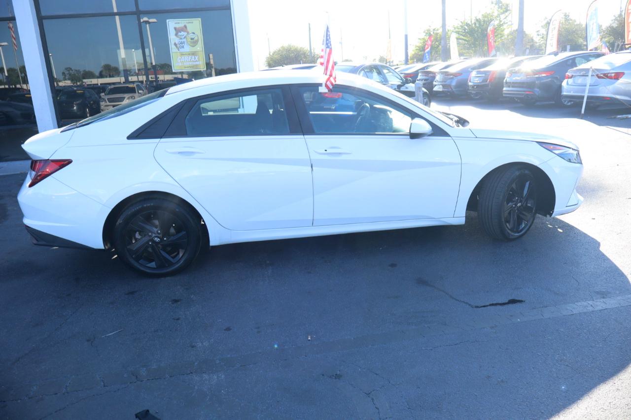 Hyundai Elantra SEL IVT 2021